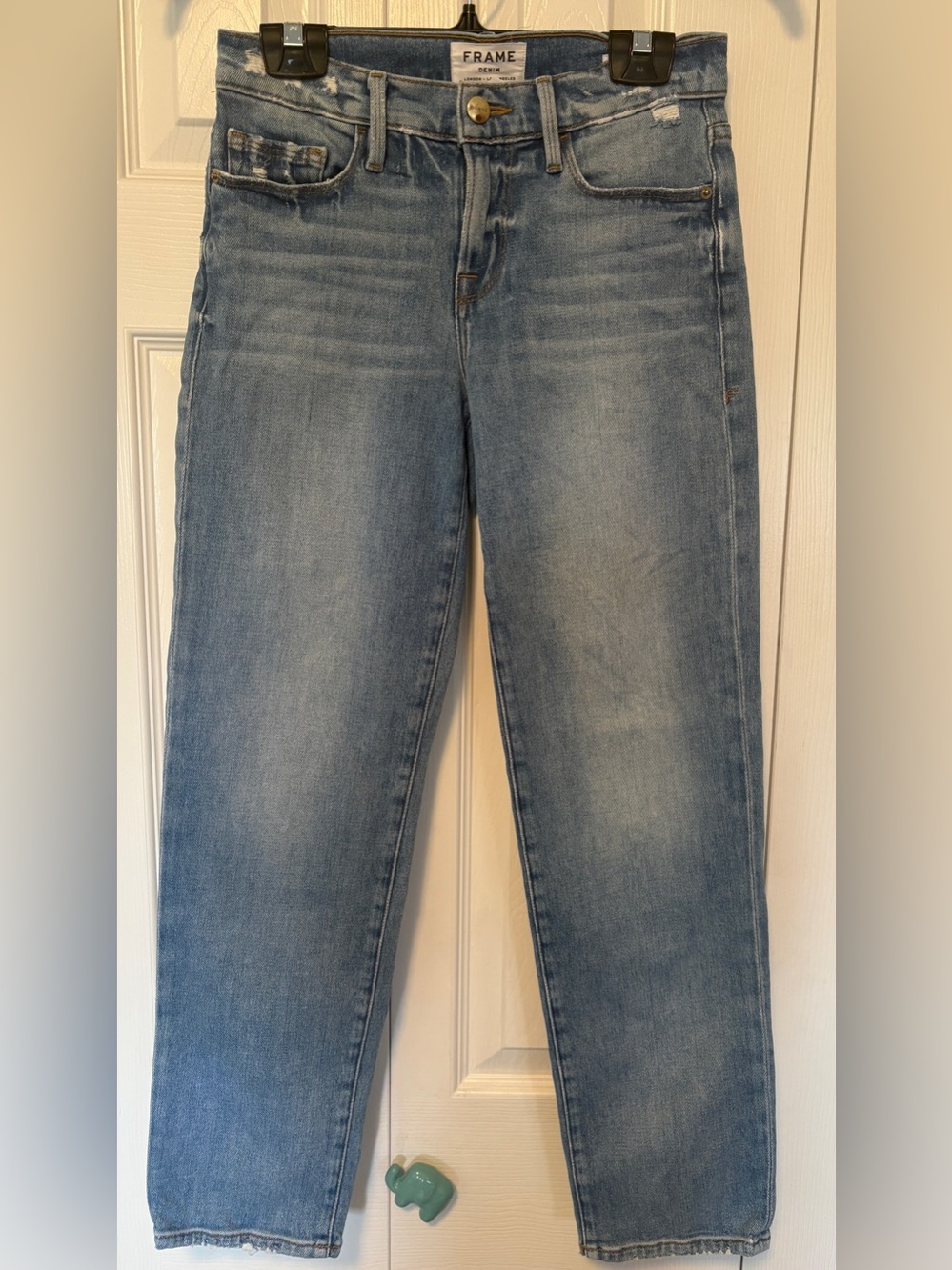 FRAME Le Nouveau Straight Jeans Distressed Light Wash Size 23 / Fits 25 26